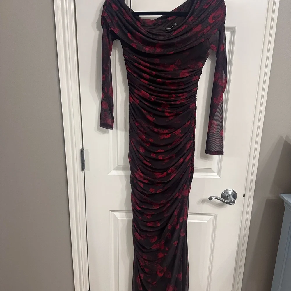 Abercrombie & Fitch Black and Red Floral Long Sleeve Dress